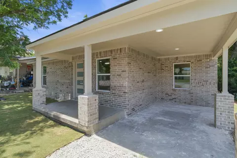 5610 Calloway St, Sansom Park, TX 76114