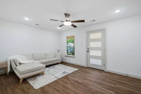 5610 Calloway St, Sansom Park, TX 76114