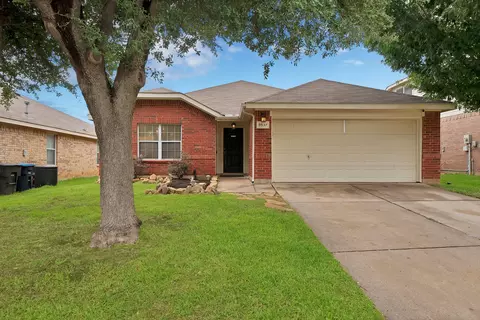 8537 Cactus Flower Dr, Fort Worth, TX 76131