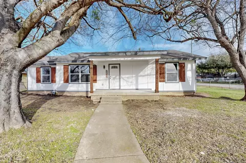 2802 N Masters Dr, Dallas, TX 75227