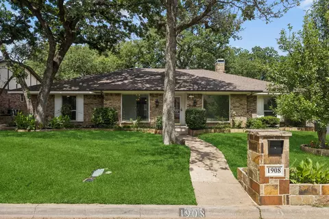 1908 Scarlett Ct, Arlington, TX 76012
