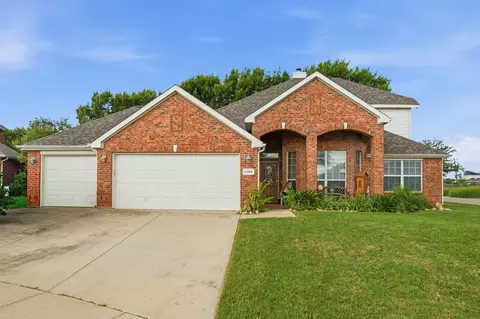 8100 Yucatan Ct, Arlington, TX 76002