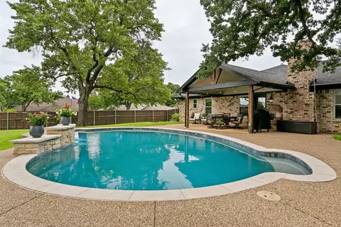 7250 Boca Raton Dr, North Richland Hills, TX 76182