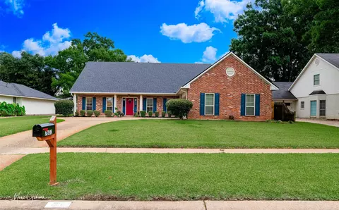 7631 Chesapeake Dr, Shreveport, LA 71105