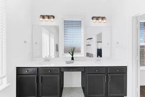 Bath - 720 Skyview Ct, Celina, TX 75009 photo 1 of 5