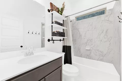 Bath - 720 Skyview Ct, Celina, TX 75009 photo 5 of 5