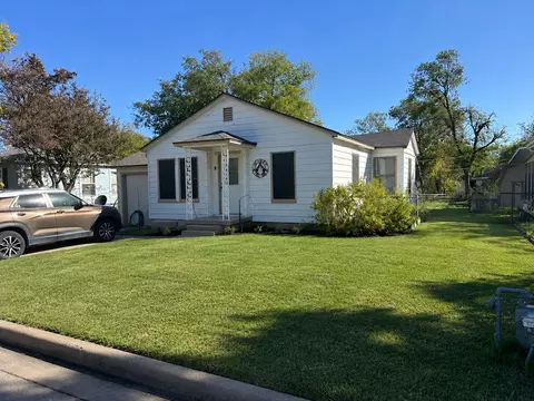 208 N Las Vegas Trl, White Settlement, TX 76108