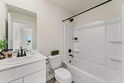 Bath - 11404 Themis Ct, Lorena, TX 76655 photo 2 of 3