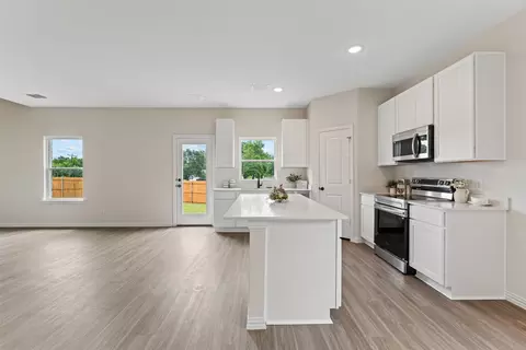 Kitchen - 11404 Themis Ct, Lorena, TX 76655 photo 3 of 6