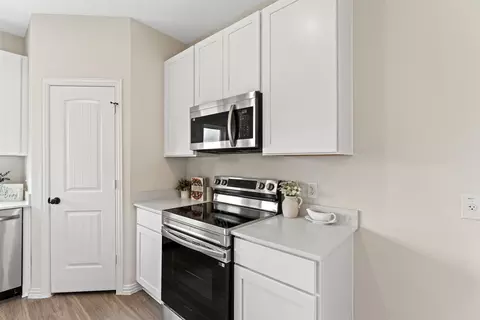 Kitchen - 11404 Themis Ct, Lorena, TX 76655 photo 4 of 6