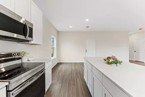 Kitchen - 11404 Themis Ct, Lorena, TX 76655 photo 5 of 6