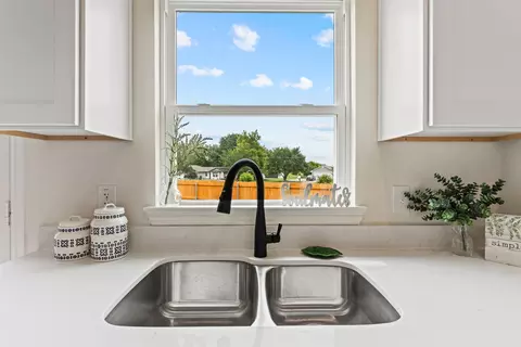 Kitchen - 11404 Themis Ct, Lorena, TX 76655 photo 6 of 6