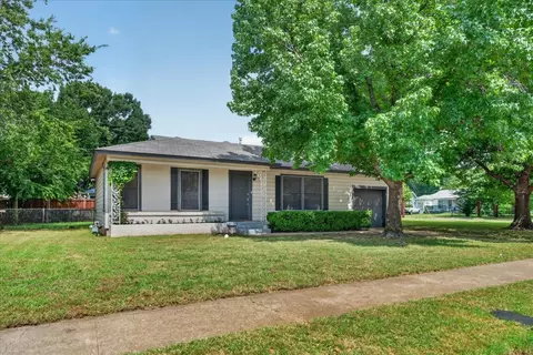 307 Norwood Dr, Hurst, TX 76053