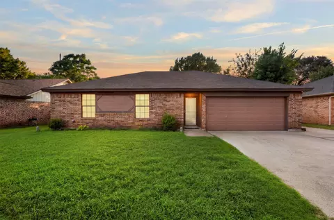 6200 Big Springs Dr, Arlington, TX 76001