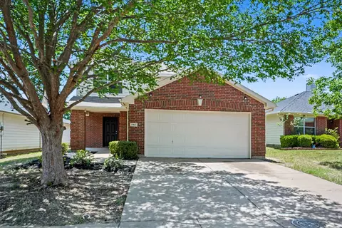 1966 Courtside Dr, Grand Prairie, TX 75051