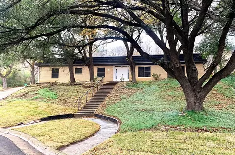 605 Blue Lake Dr, Fort Worth, TX 76103