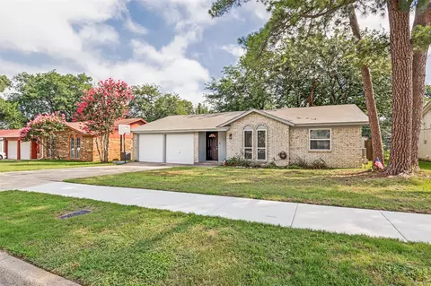 1911 Devonshire Dr, Arlington, TX 76015