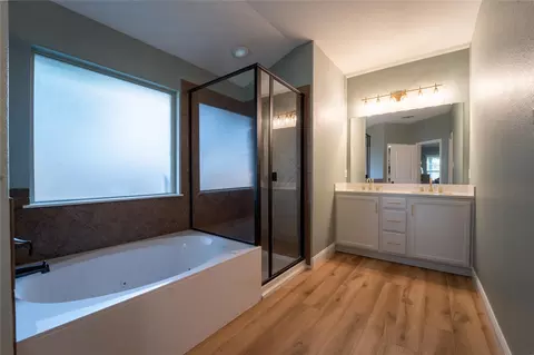 Bath - 5521 Wisdom Ct, Waco, TX 76708 photo 2 of 2