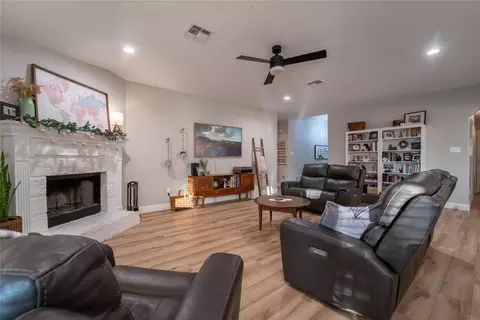 Living - 5521 Wisdom Ct, Waco, TX 76708 photo 1 of 2