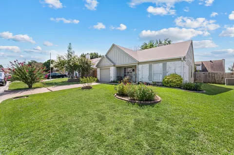3908 River Birch Rd, Fort Worth, TX 76137