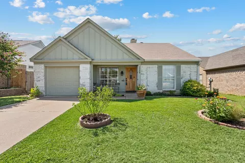 3908 River Birch Rd, Fort Worth, TX 76137