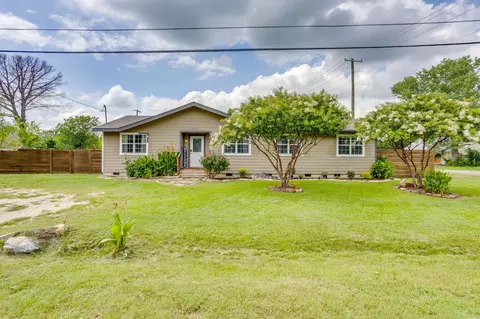 203 E Henderson St, Itasca, TX 76055