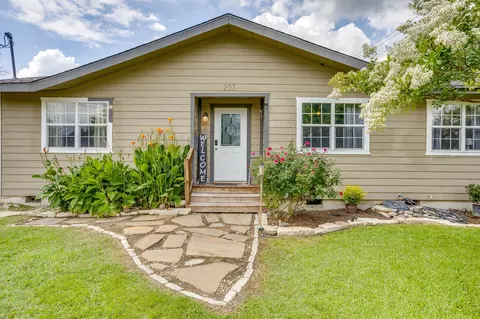 203 E Henderson St, Itasca, TX 76055