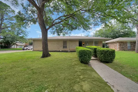 502 Pinebluff Dr, Lewisville, TX 75067