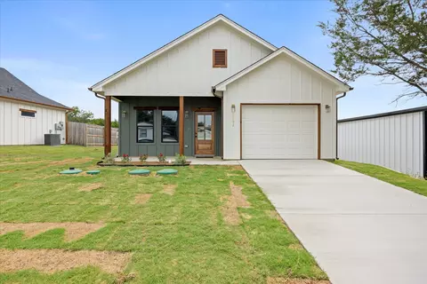 2603 Creekview Dr, Granbury, TX 76048