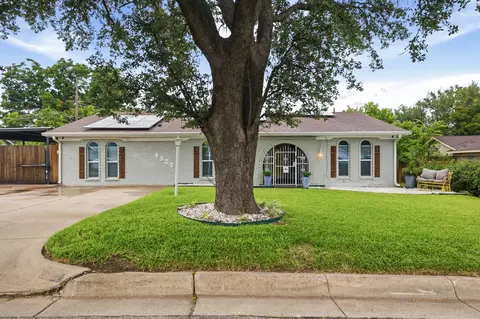 4905 Emerald Lake Dr, Fort Worth, TX 76103