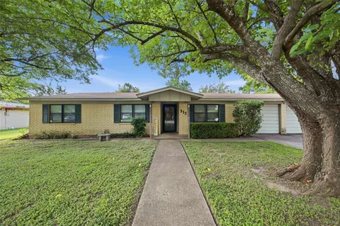 912 W Elizabeth Dr, Robinson, TX 76706