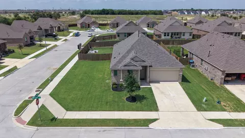 948 High Noon Dr, Fort Worth, TX 76052