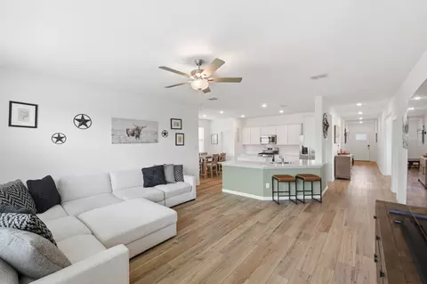948 High Noon Dr, Fort Worth, TX 76052