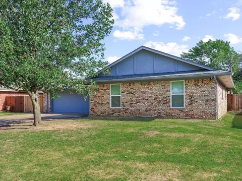 2715 Regal Dr, Denison, TX 75020
