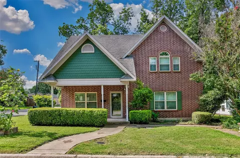 226 Gordon St, Gainesville, TX 76240