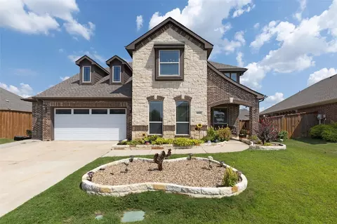8229 Spitfire Trl, Aubrey, TX 76227