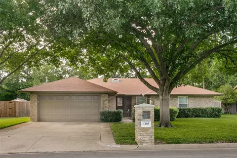 1805 Timbercreek Rd, Benbrook, TX 76126