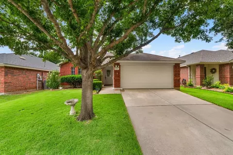 8421 Cactus Flower Dr, Fort Worth, TX 76131