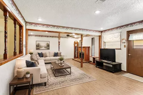 Living - 3472 Desvoignes Rd, Denison, TX 75021 photo 1 of 3