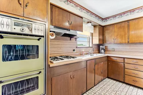 Kitchen - 3472 Desvoignes Rd, Denison, TX 75021 photo 2 of 2