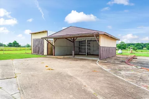 Exterior - 3472 Desvoignes Rd, Denison, TX 75021 photo 4 of 4