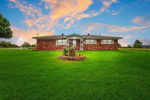 3472 Desvoignes Rd, Denison, TX 75021