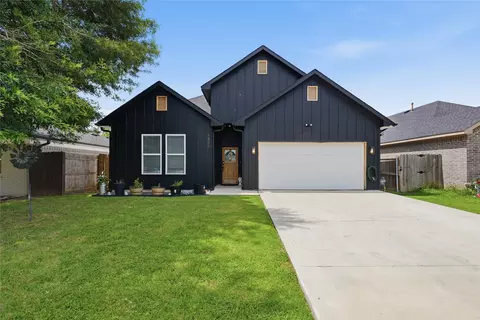 1805 San Antonio St, Grand Prairie, TX 75051