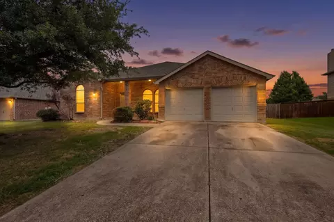 216 Spruce Trl, Forney, TX 75126