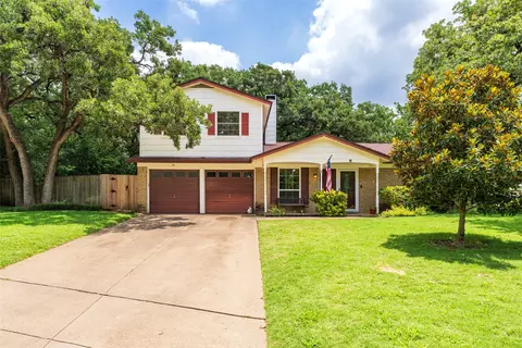 2930 Duff Dr, Arlington, TX 76013