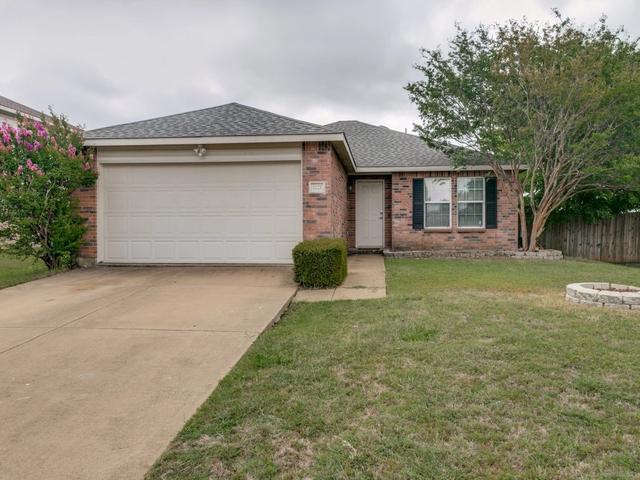 1221 Krista Dr, Burleson, TX 76028