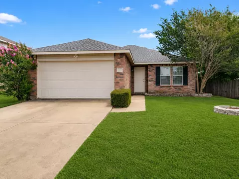 1221 Krista Dr, Burleson, TX 76028