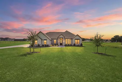 2004 Forest Bridge Dr, Azle, TX 76020
