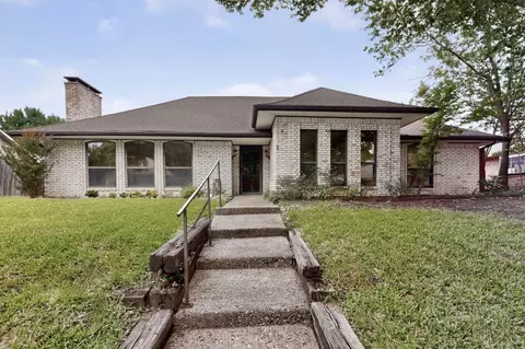 614 Pebblecreek Dr, Garland, TX 75040