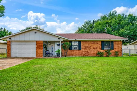 1730 Ballard Dr, Paris, TX 75460